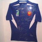 Le maillot dédicacé du Quinze de France à la Coupe du Monde de rugby 2003.