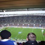 Après les hymnes le stade est bien plein, le match peut commencer.